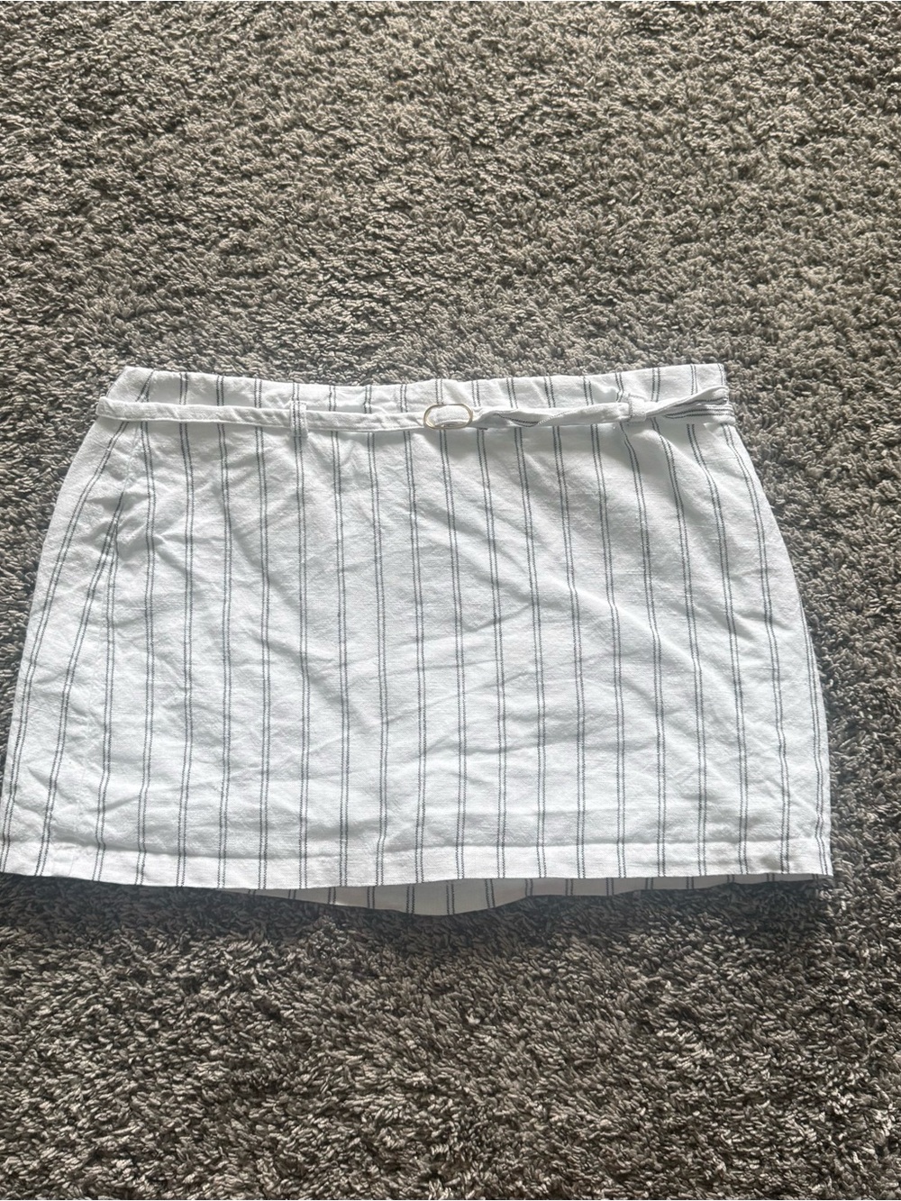 Abercrombie & Fitch White Mini Skort with Thin Gray Pinstripes